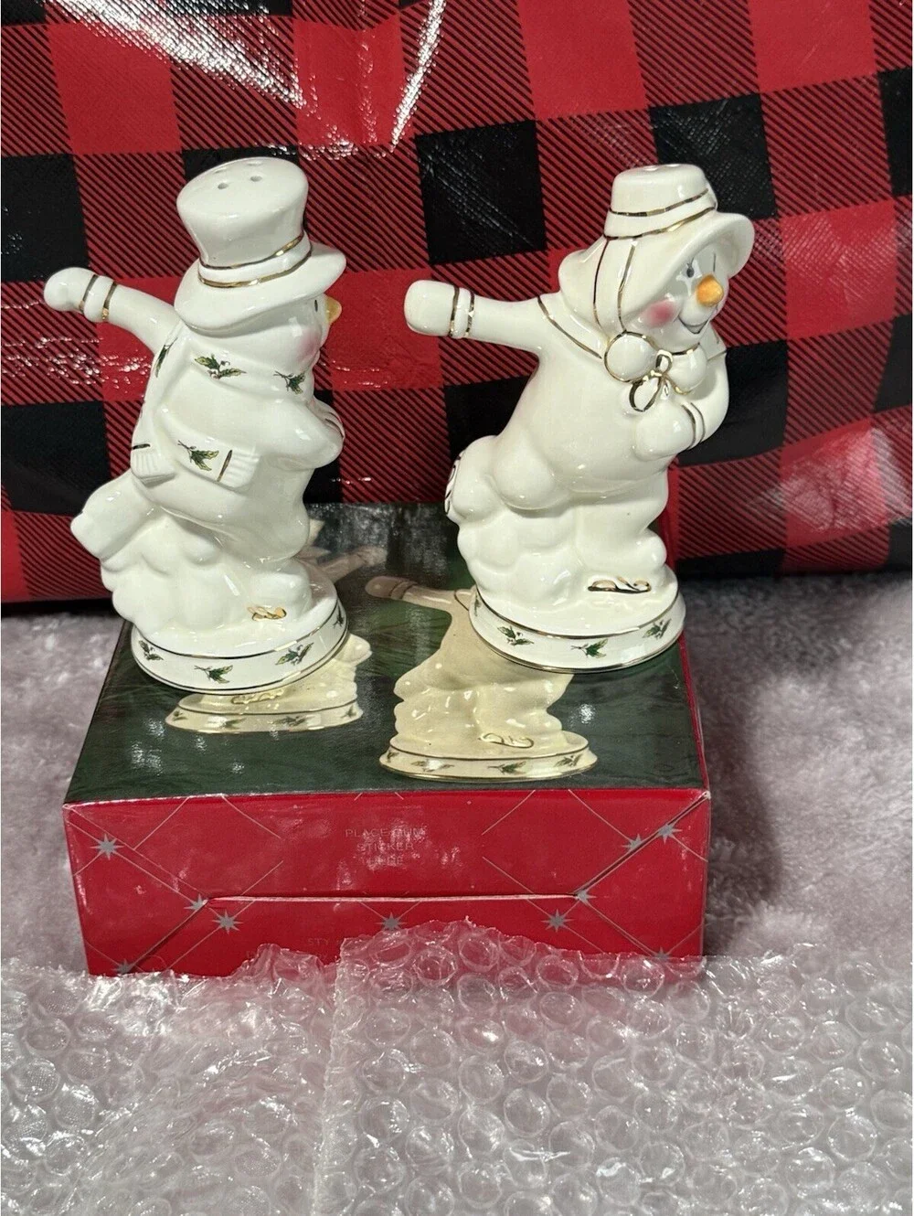 🎅🏻 Christmas Happy Holidays Salt And Paper Shaker Ice Skating Snowman Couple